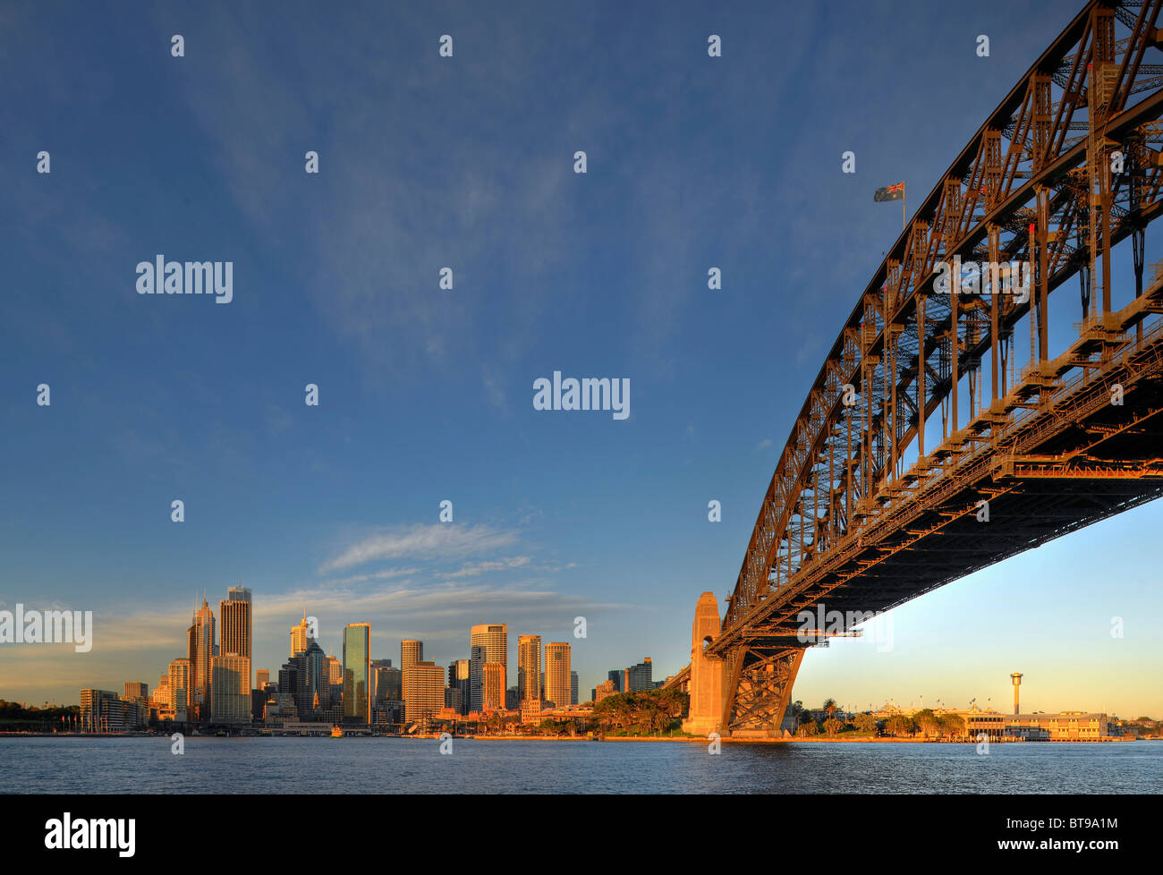 Blick auf die Skyline von Sydney, Central Business District, Harbour Bridge, Sydney, New South Wales, Sydney Cove, Circular Quay, Hafen Stockfoto