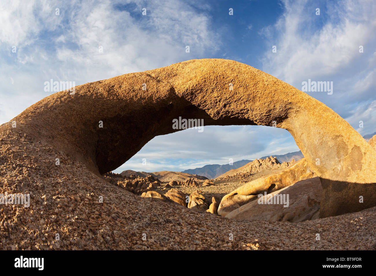 Mobius Arch, natürlichen Felsbogen, Alabama Hills, Sierra Nevada, Kalifornien, USA Stockfoto