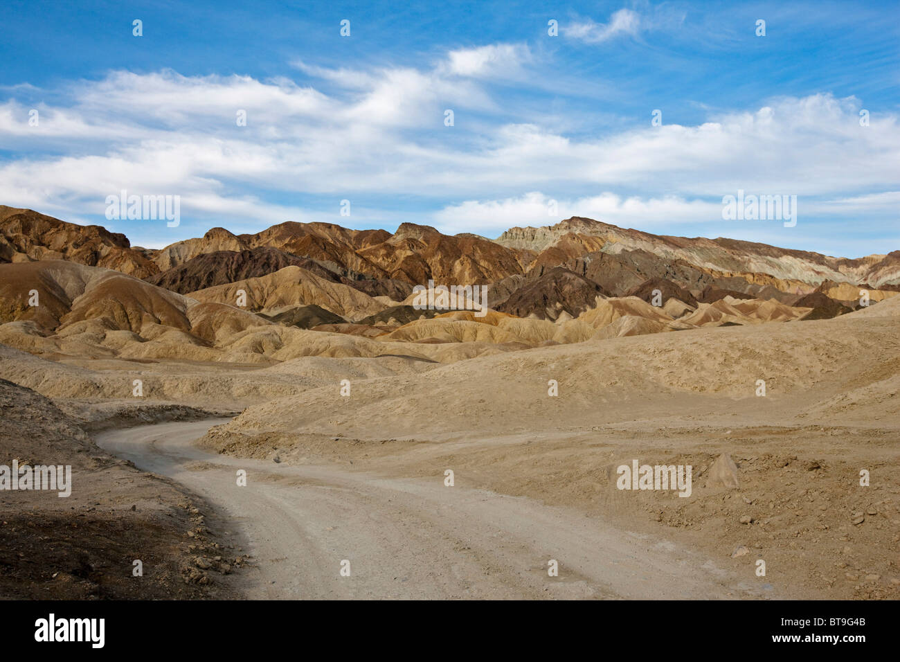 Schotterstraße im Death Valley National Park, Mojave-Wüste, Kalifornien, Nevada, USA Stockfoto