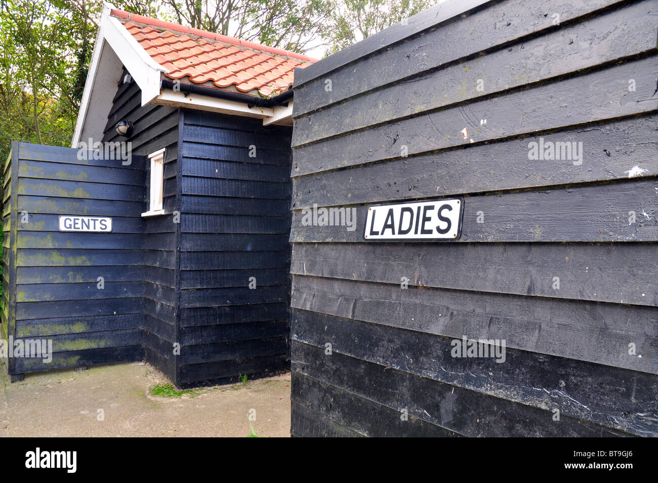 Dunwich, Suffolk, England: sehr geehrte Damen und Herren Toiletten Stockfoto
