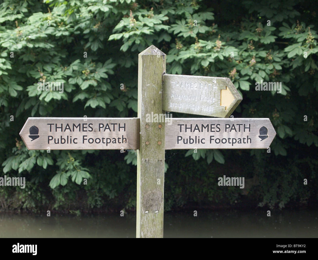 Thames Path Zeichen Lechlade. St John Lock Stockfoto