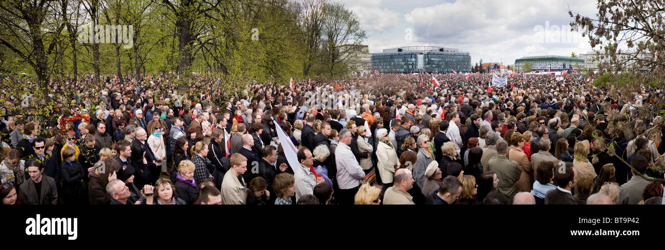 Warschau: Memorial service zur Erinnerung an Präsident Lech Kaczynski und 95 andere... Stockfoto