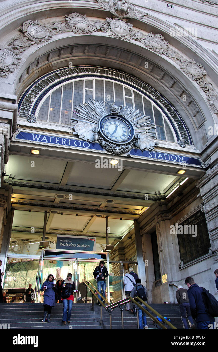 Haupteingang zum Bahnhof Waterloo, Waterloo, The London Borough of Lambeth, Greater London, England, Vereinigtes Königreich Stockfoto