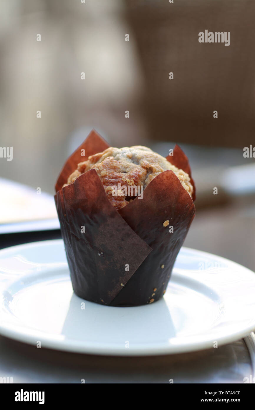 Muffin auf dem Teller Stockfoto