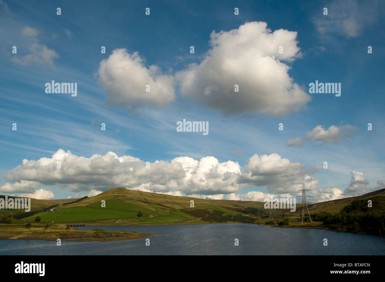Woodhead Reservoir und Pikenaze Hill, Longdendale, Peak District, Derbyshire, England, UK Stockfoto