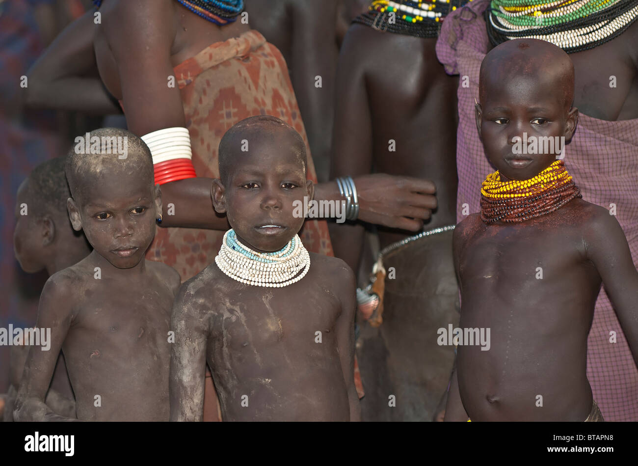 Nyangatom (Bumi) jungen, Omo River Valley, Äthiopien Nyangatom (Bumi) Jungen, Omo Tal, Äthiopien Stockfoto