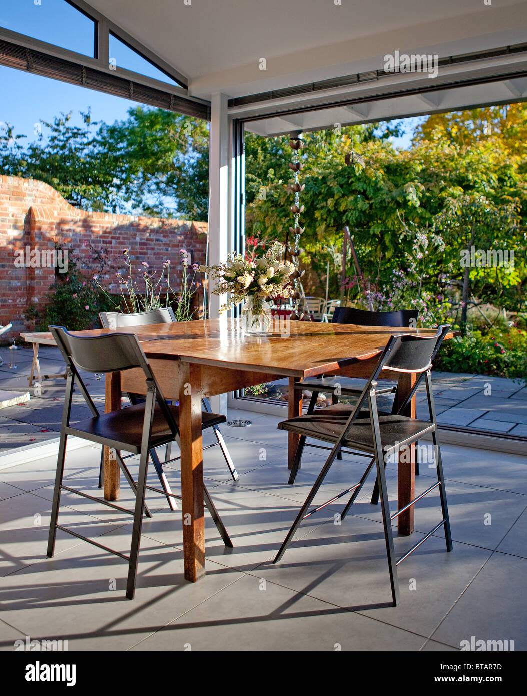 Bifold Stockfotos und -bilder Kaufen - Alamy