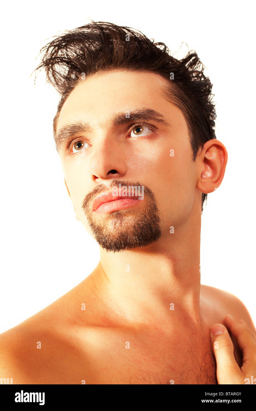 Porträt eines jungen Mannes der Brünette mit einem stylischen Haarschnitt Stockfoto
