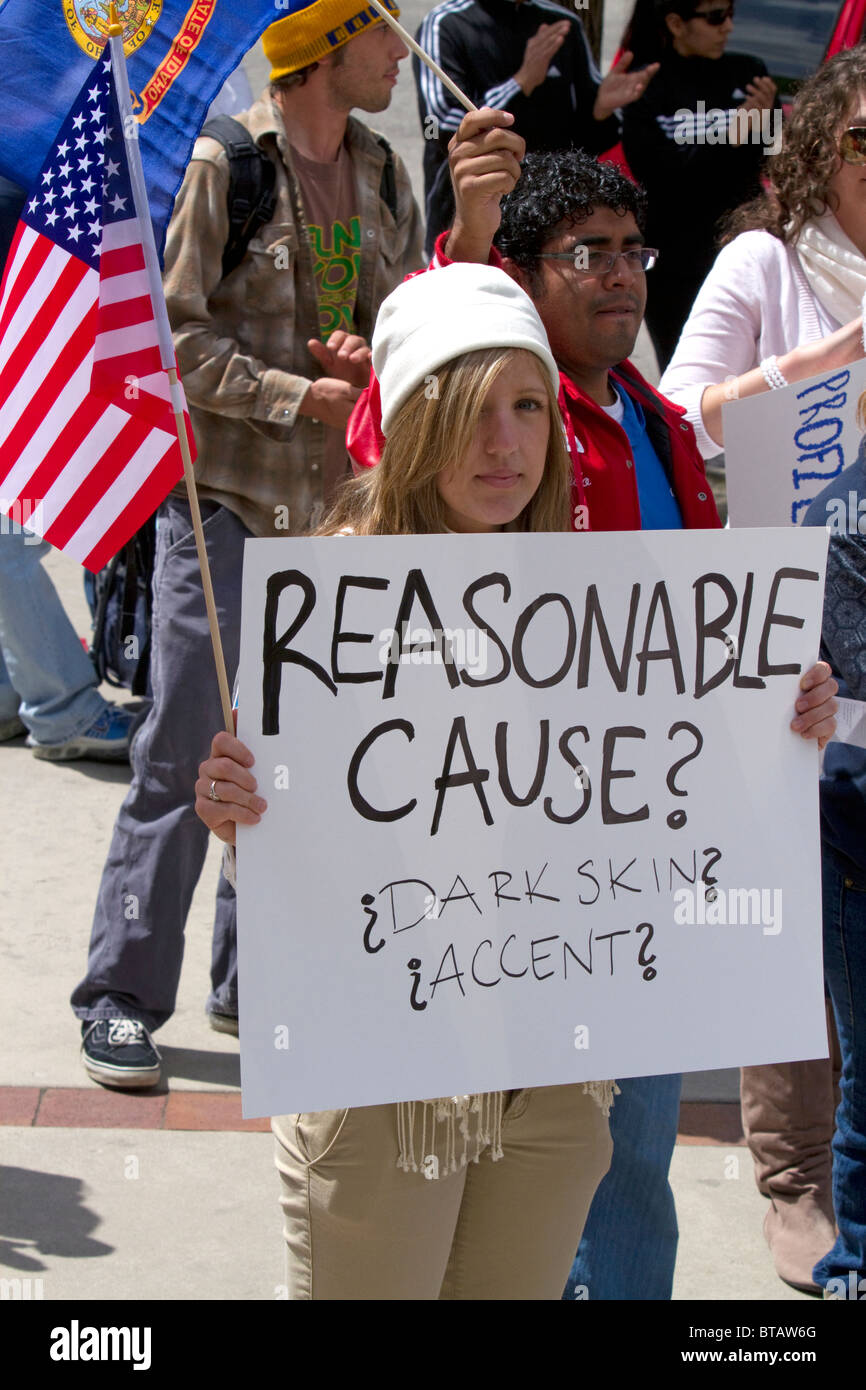 Menschen protestieren gegen illegale Einwanderung Arizona Senat Bill 1070 in Boise, Idaho, USA. Stockfoto