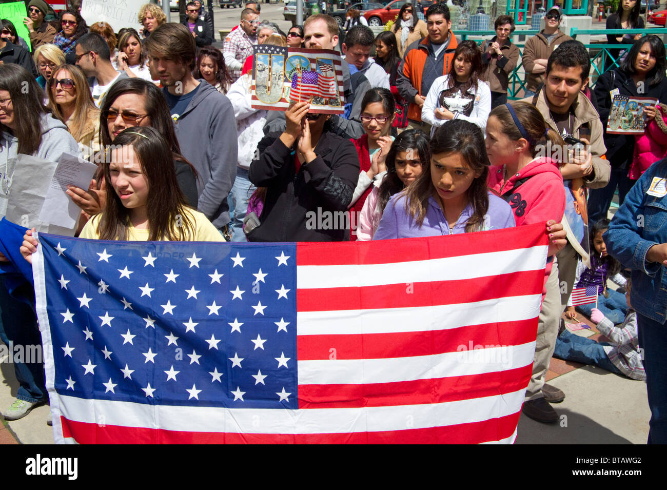Menschen protestieren gegen illegale Einwanderung Arizona Senat Bill 1070 in Boise, Idaho, USA. Stockfoto