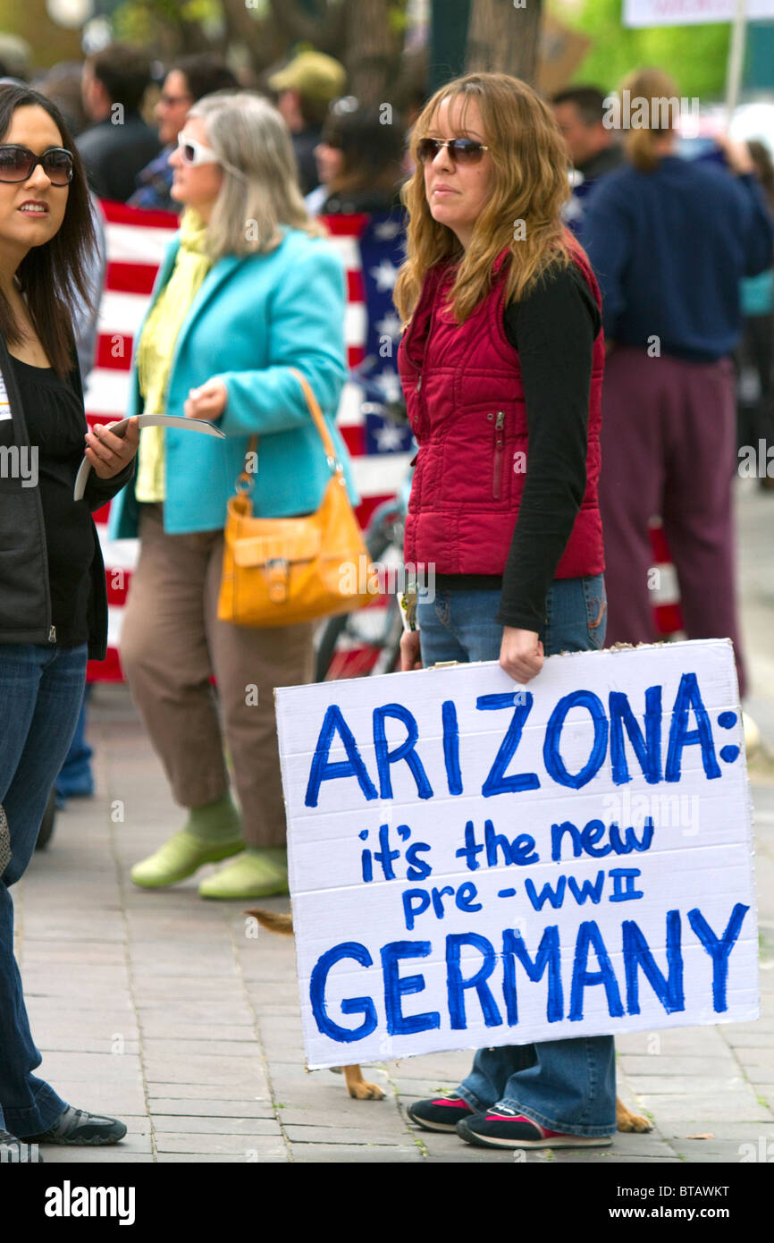 Menschen protestieren gegen illegale Einwanderung Arizona Senat Bill 1070 in Boise, Idaho, USA. Stockfoto