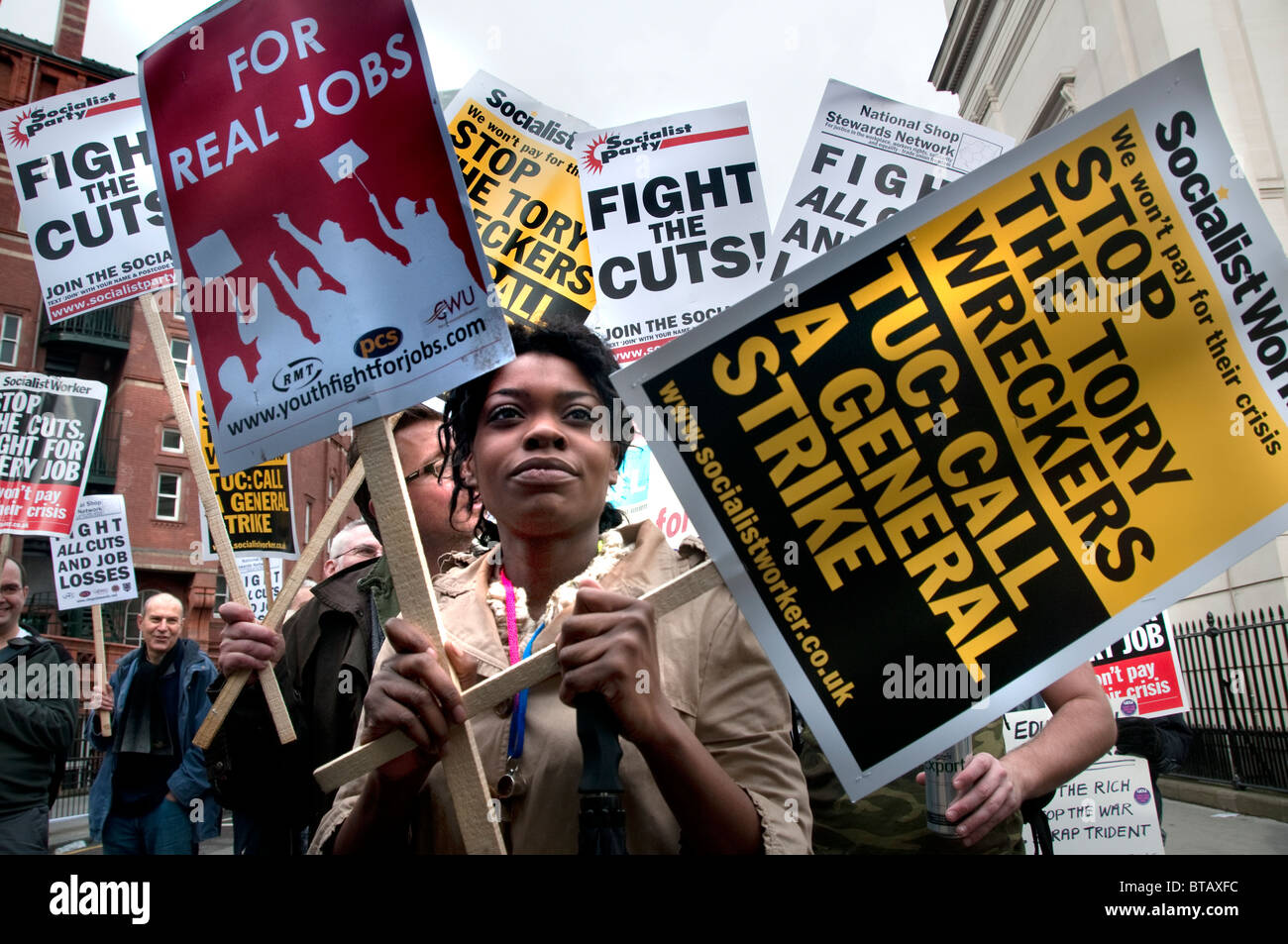 Gewerkschaften des öffentlichen Sektors marschieren durch Londoner 23. Oktober 2010 Protest gegen Kürzungen und Arbeitsplatzverluste Stockfoto