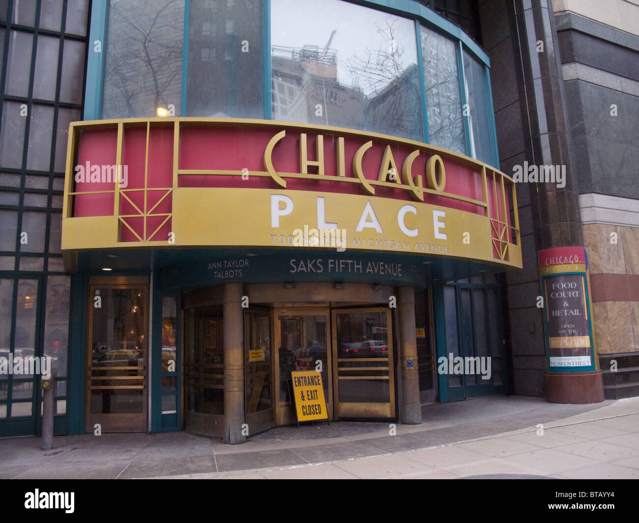 Eingang bei 700 North Michigan Avenue an Chicago Stockfoto