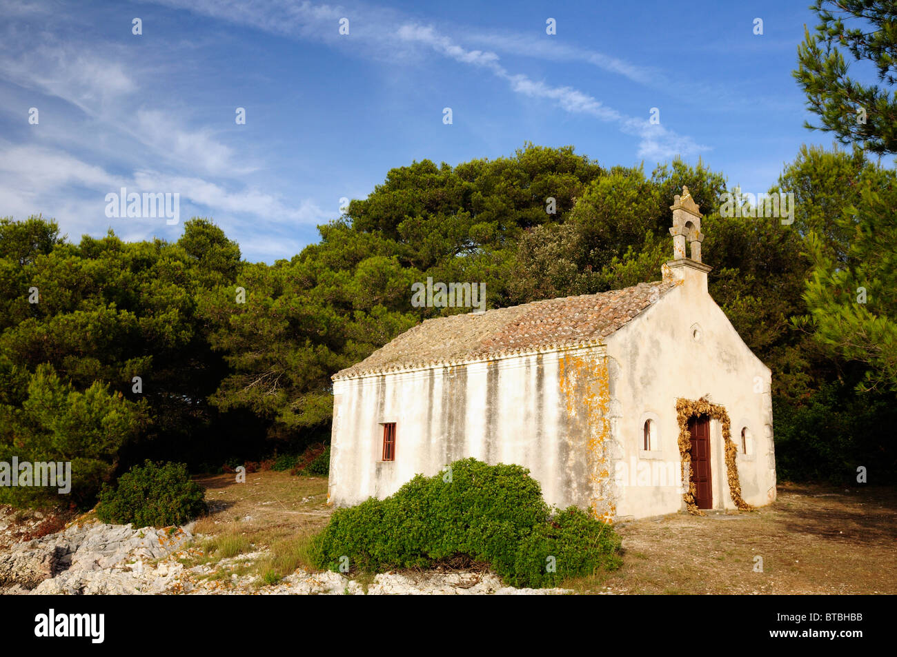 Kirche der St.Ante am Meeresstrand in St.Ante Bay (Porat Sv. Ante), Insel Silba, Kroatien Stockfoto