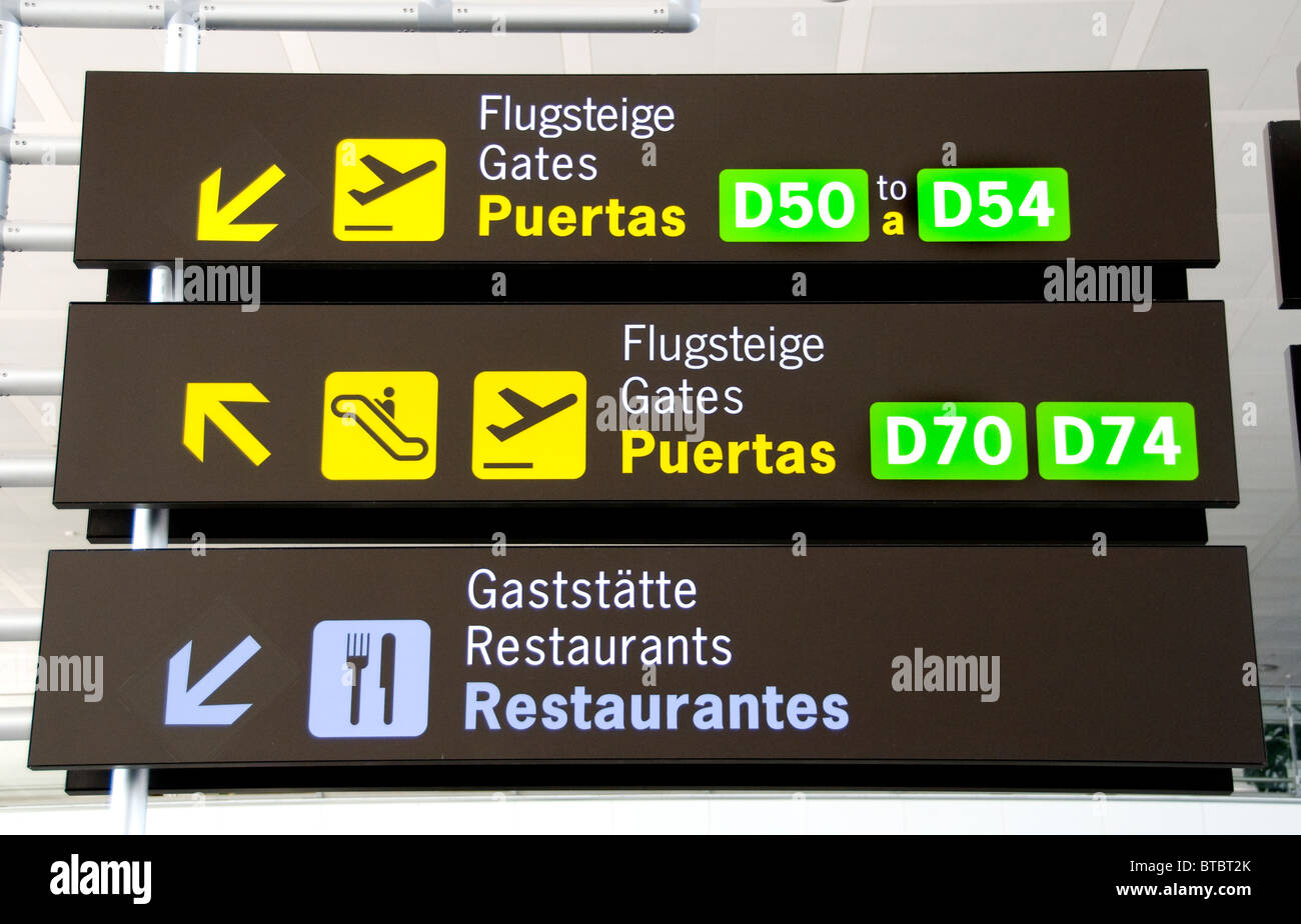 Spanien Andalusien Malaga Zeichen Flughafeninformationen Stockfoto