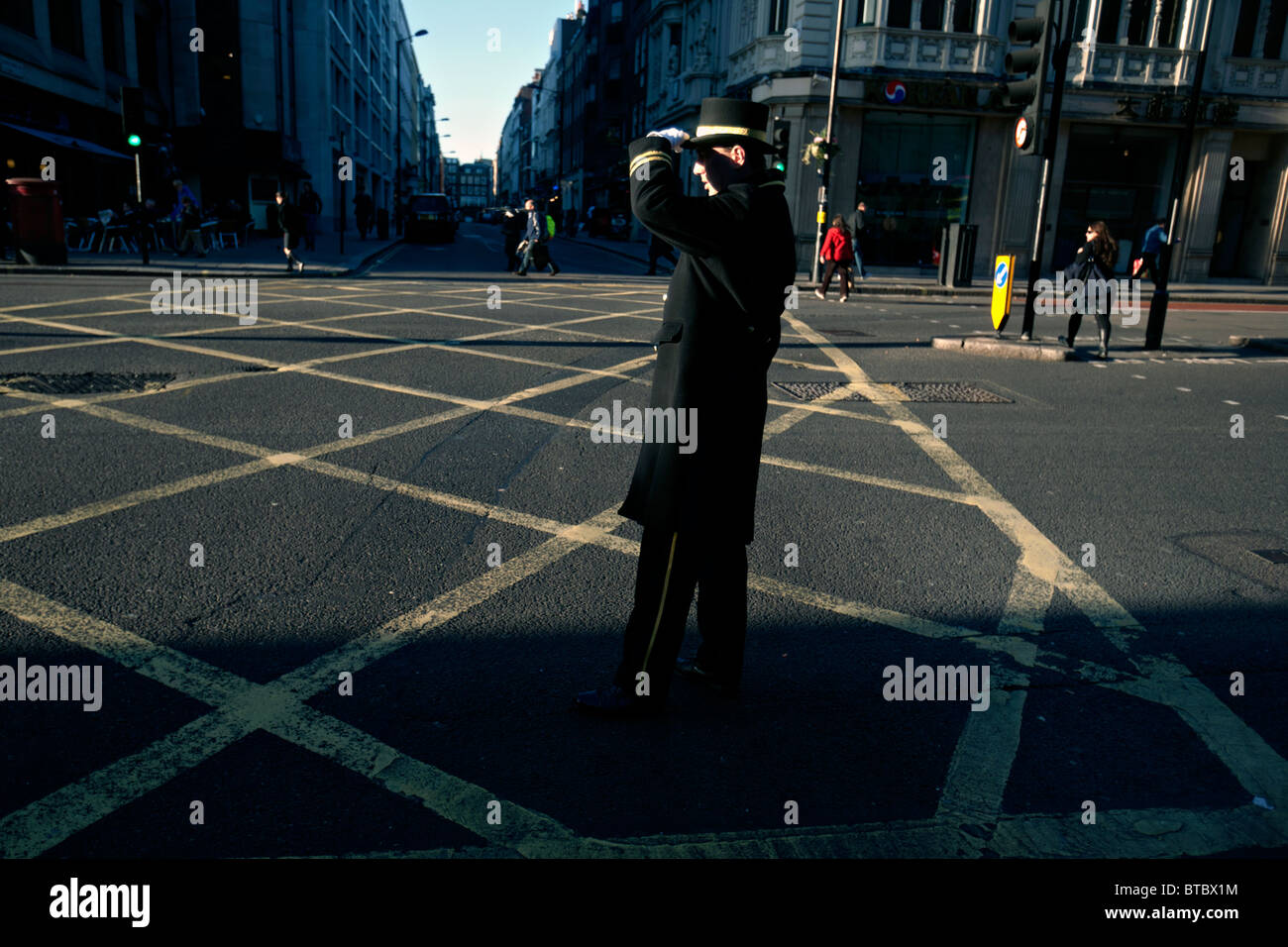 Türsteher im Ritz am Piccadilly in london Stockfoto