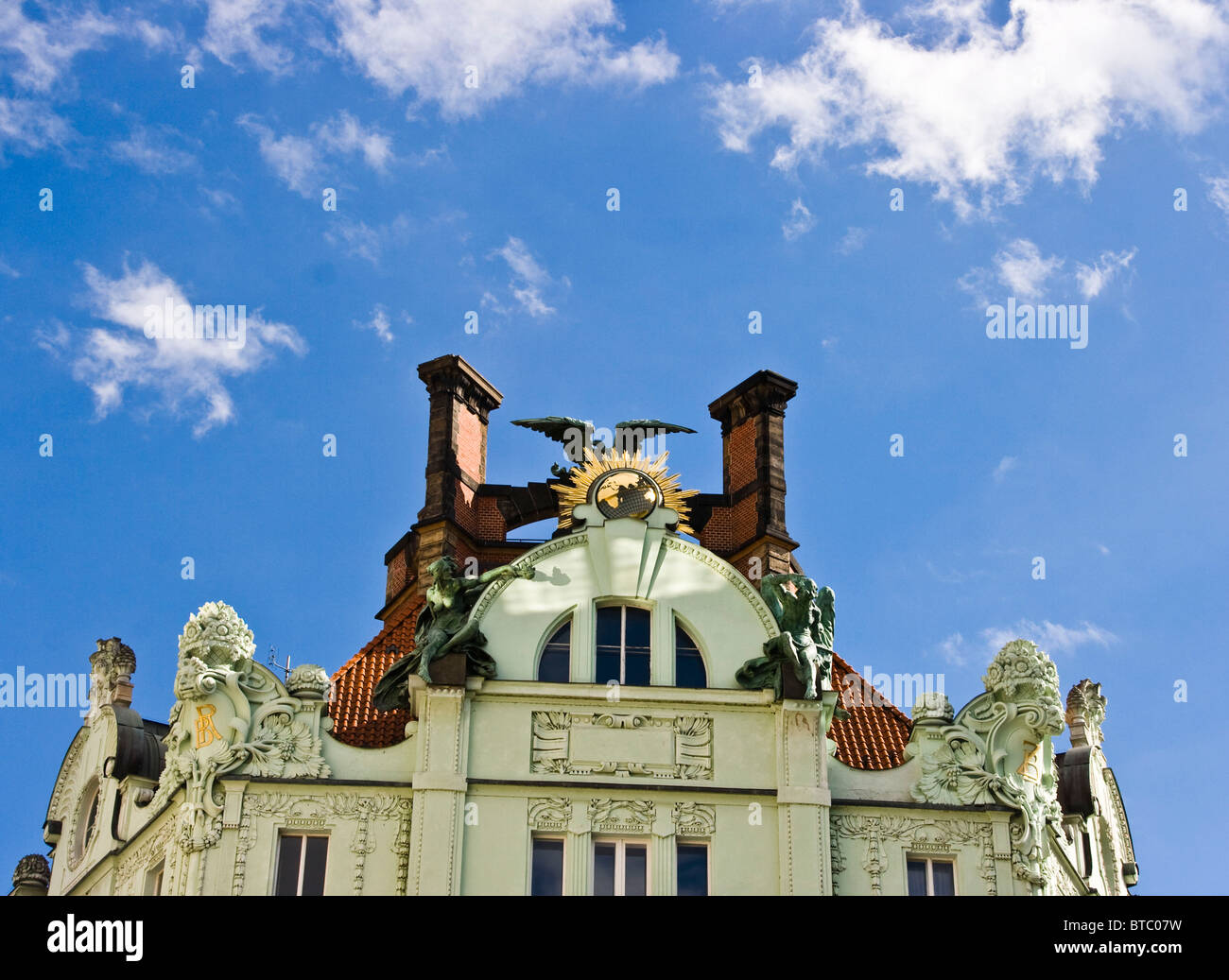 Auf dem Dach des Jugendstil Goethe-Institut kulturellen Austausch Sprachenzentrums Prag Tschechische Republik Europa Stockfoto