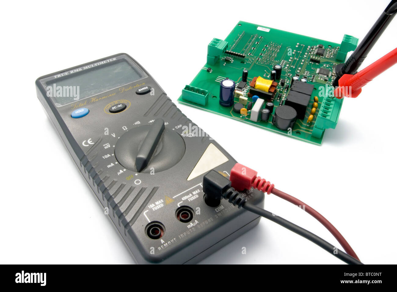Isolierte Multimeter und Printed Circuit Board zum Testen