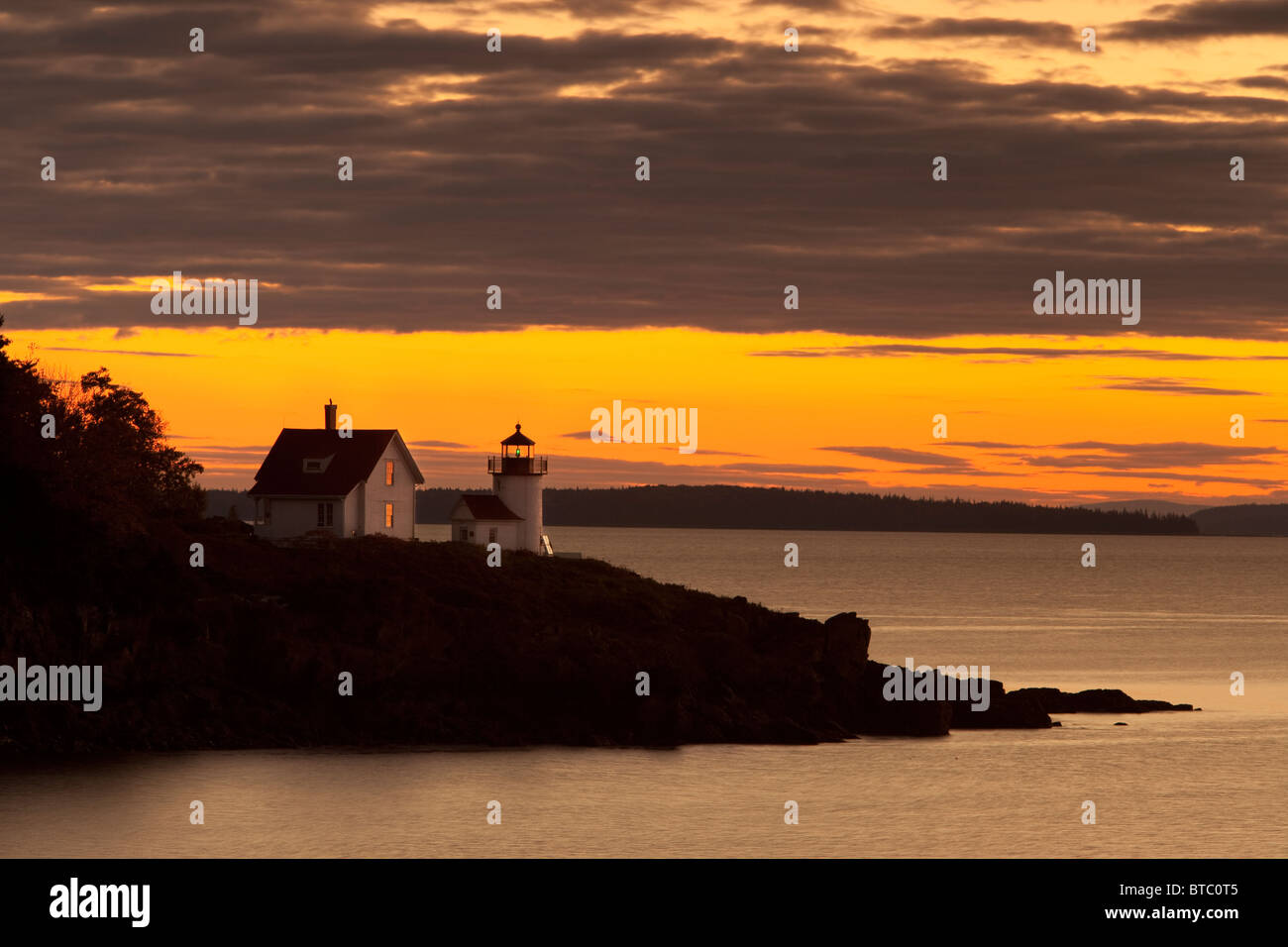 Morgendämmerung am Curtis Insel Leuchtturm in Camden, Maine, USA Stockfoto