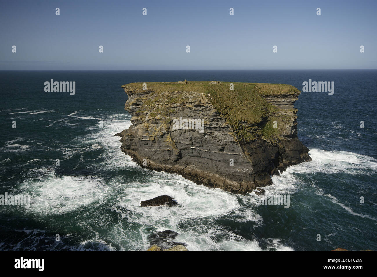 Bischöfe, Insel, Atlantik Küste in der Nähe von Kilkee, County Clare, Irland Stockfoto