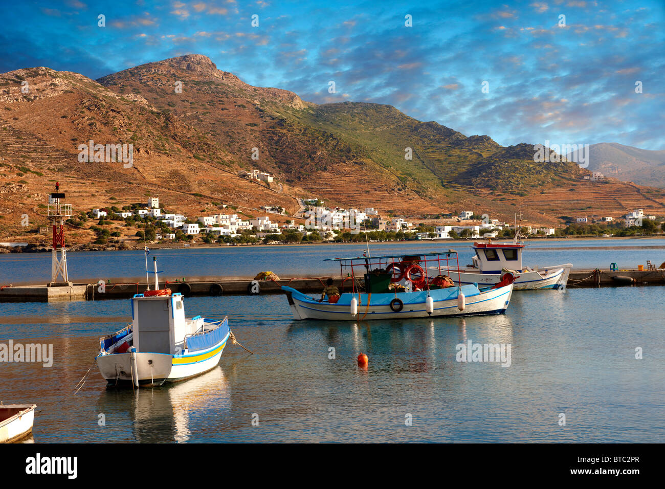 Der Hafen von Ormos, Ios, Kykladen, Griechenland Stockfoto