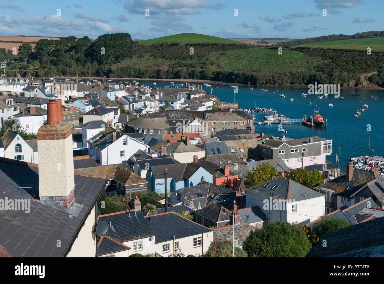 Blick über die Dächer der Häuser in Salcombe, Devon Stockfoto