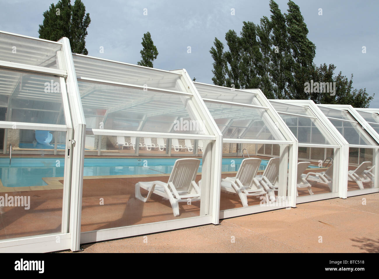 Roof pool -Fotos und -Bildmaterial in hoher Auflösung – Alamy