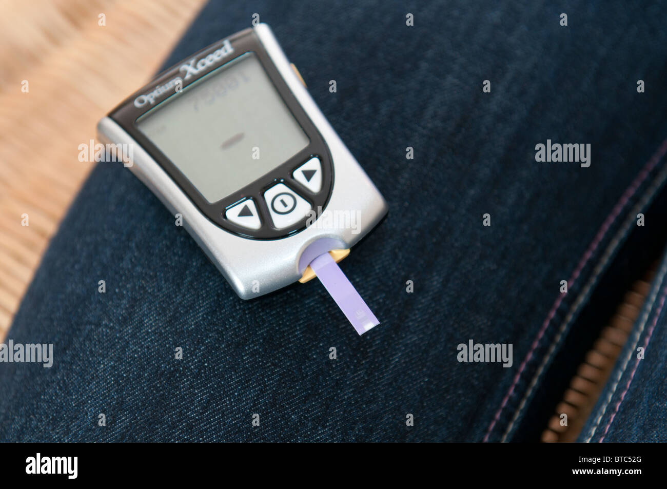Diabetes Blutzucker Ketone Testkit Monitor mit Teststreifen Stockfoto