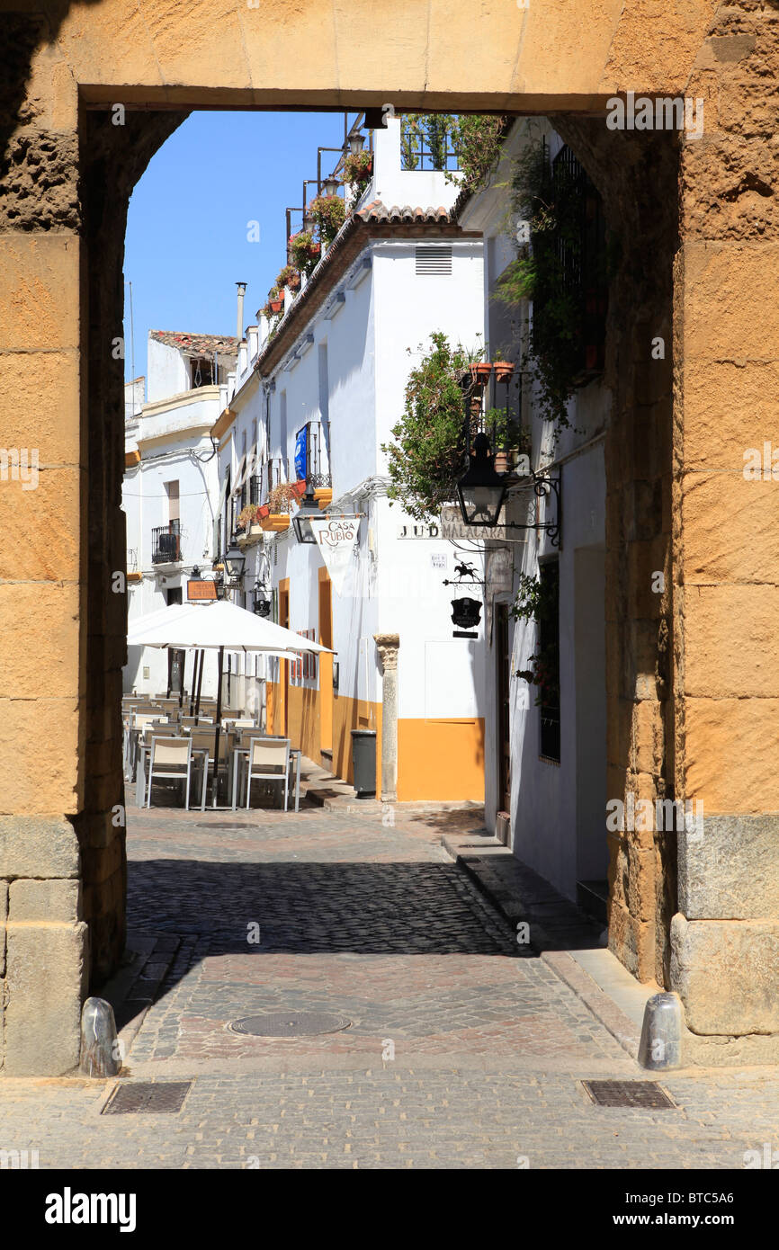 Blick durch das Tor von Almodovar in Cordoba, Spanien Stockfoto