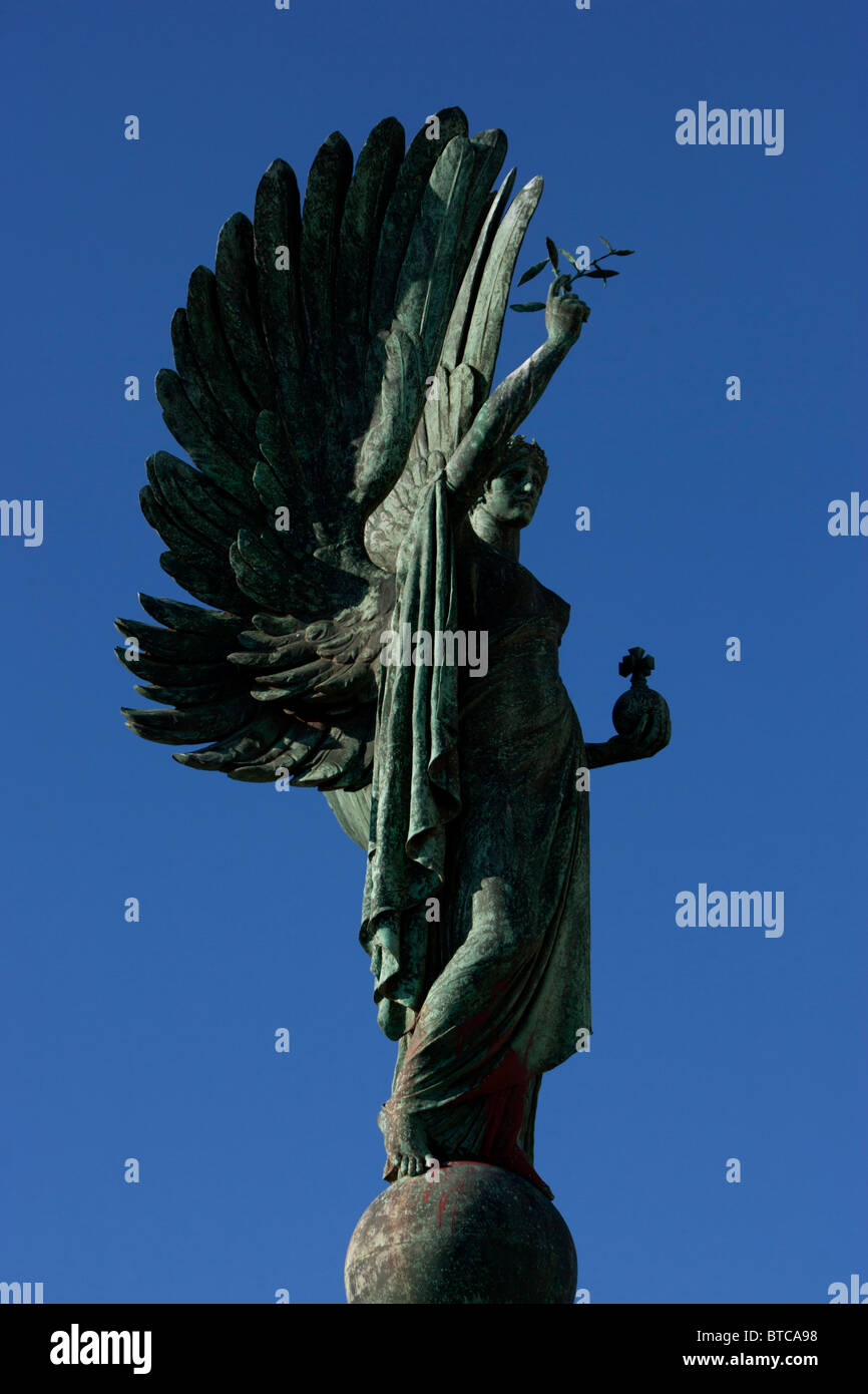 Der Frieden-Statue, direkt am Meer an der Grenze zwischen Brighton und Hove, East Sussex, UK. Stockfoto