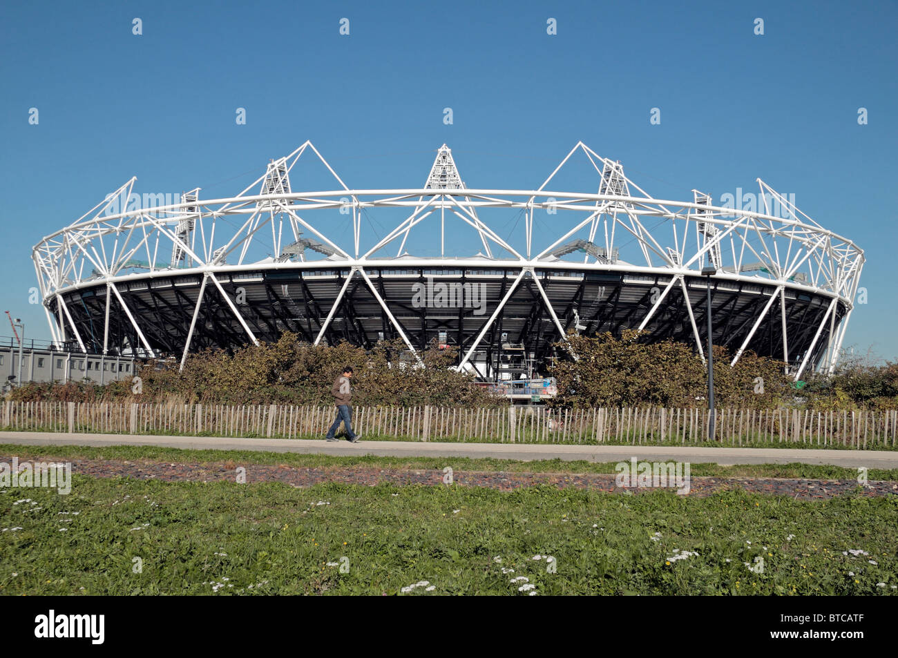 Die teilweise erbaute (Okt 2010) London 2012 Olympischen Leichtathletik-Stadion, London, UK. Stockfoto