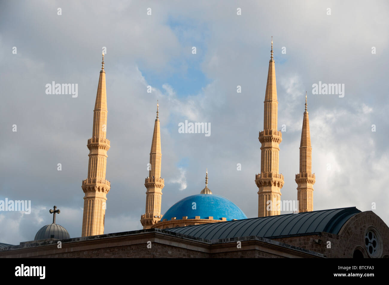 Libanon, Beirut. Der städtischen Traum. Umgebaute Moschee und Kirche. Stockfoto