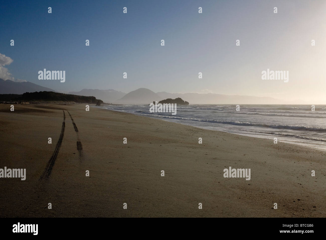 Haast Strand in der Nähe von Okuru in der südwestlichen Ecke von Neuseelands Südinsel. Stockfoto