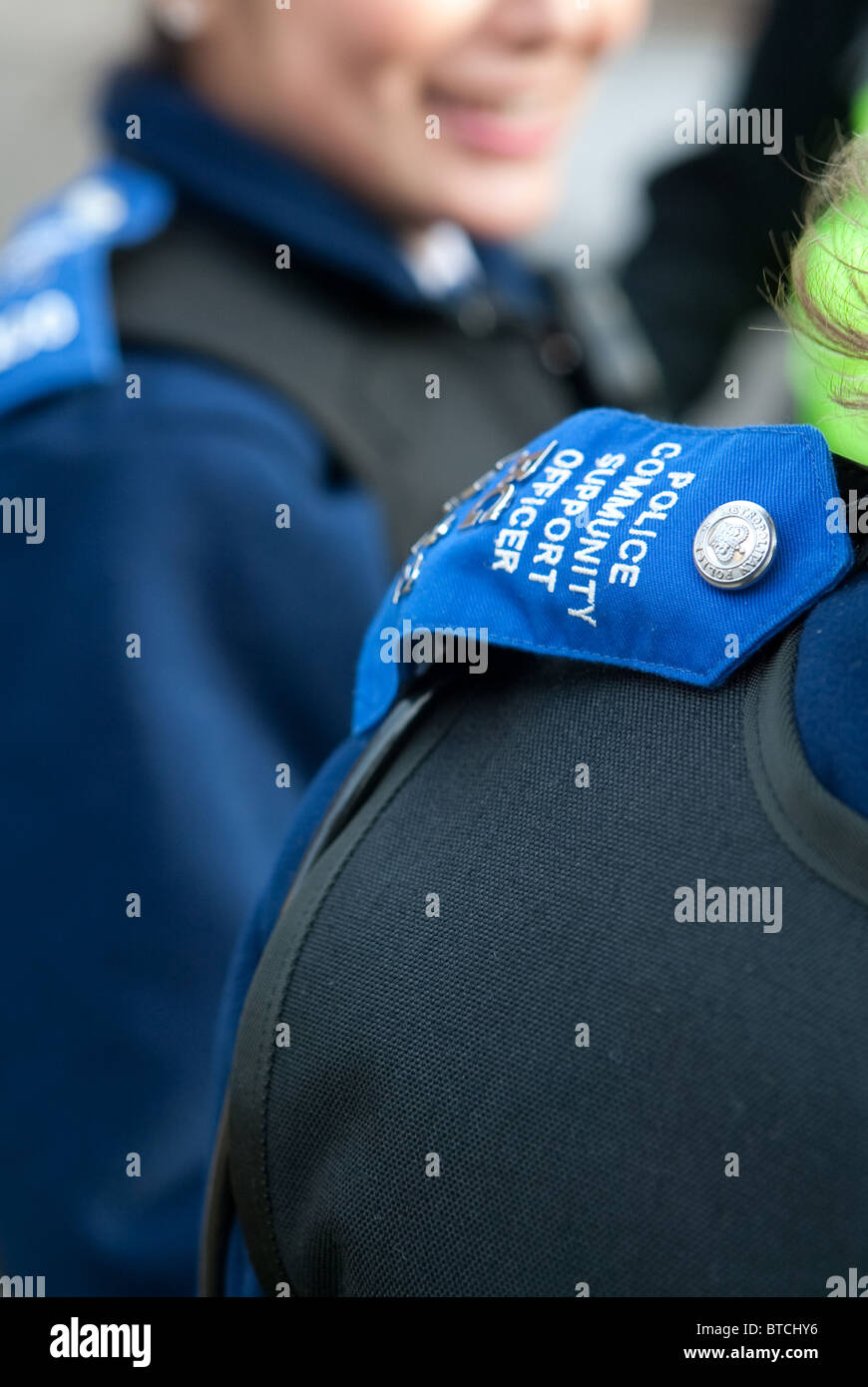 Epaulette der Gemeinschaft Unterstützung Polizistinnen in Süd-London, UK Stockfoto