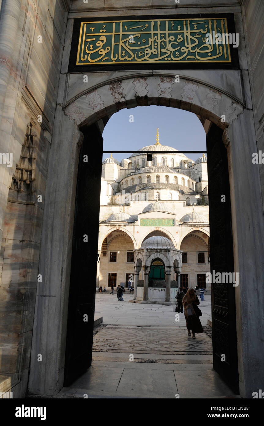 Eintritt in die blaue Moschee (Sultanahmet Camii)), Istanbul, Türkei Stockfoto