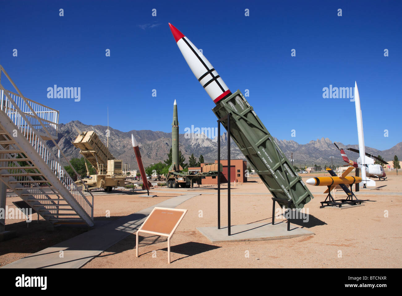 Militärische Raketen auf dem Display an der White Sands Missile Range Museum in New Mexico. Stockfoto