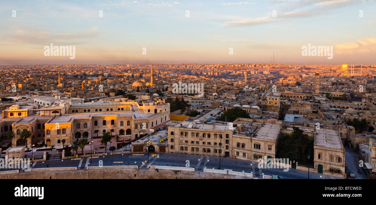 Panorama der Altstadt von Aleppo, Syrien, bei Sonnenaufgang von der ...