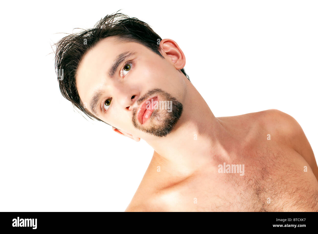 Porträt eines jungen Mannes der Brünette mit einem stylischen Haarschnitt Stockfoto