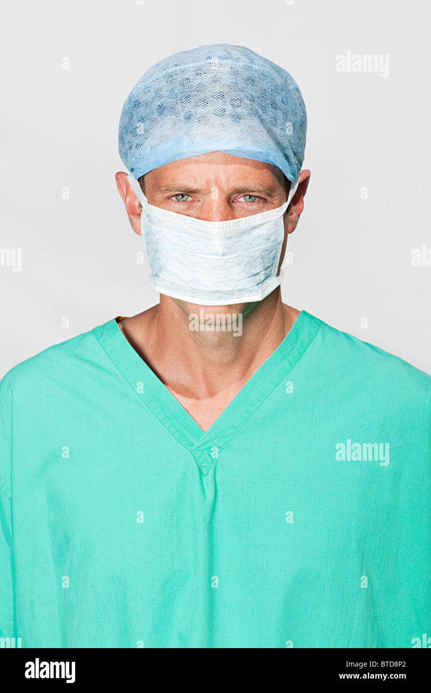 Porträt eines Chirurgen in Maske Stockfoto