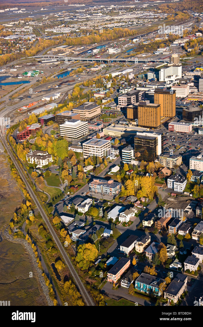 Luftaufnahme der Innenstadt von Anchorage im Herbst, Yunan Alaska Stockfoto
