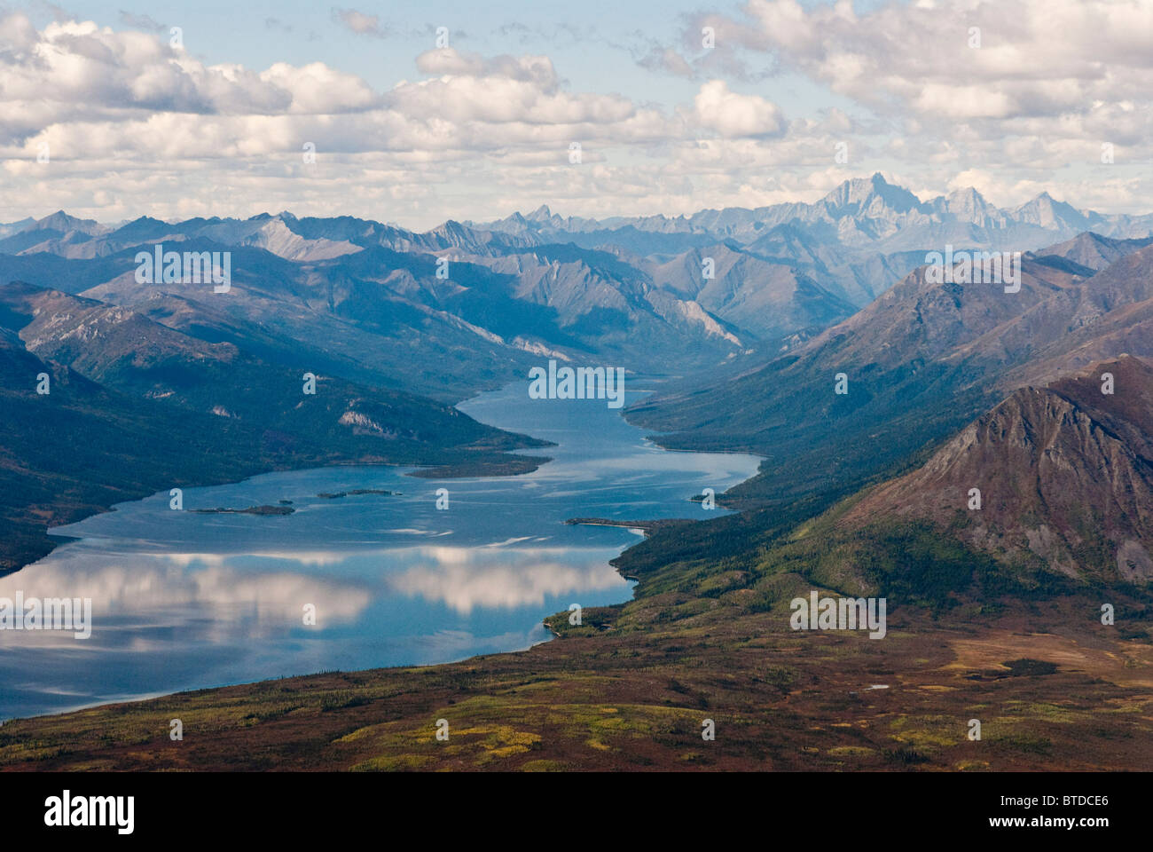 Walker-See und Kobuk River Zerschlagung Schwatka Mountains, Brooks Range, Tore der Arctic National Park, Alaska Stockfoto