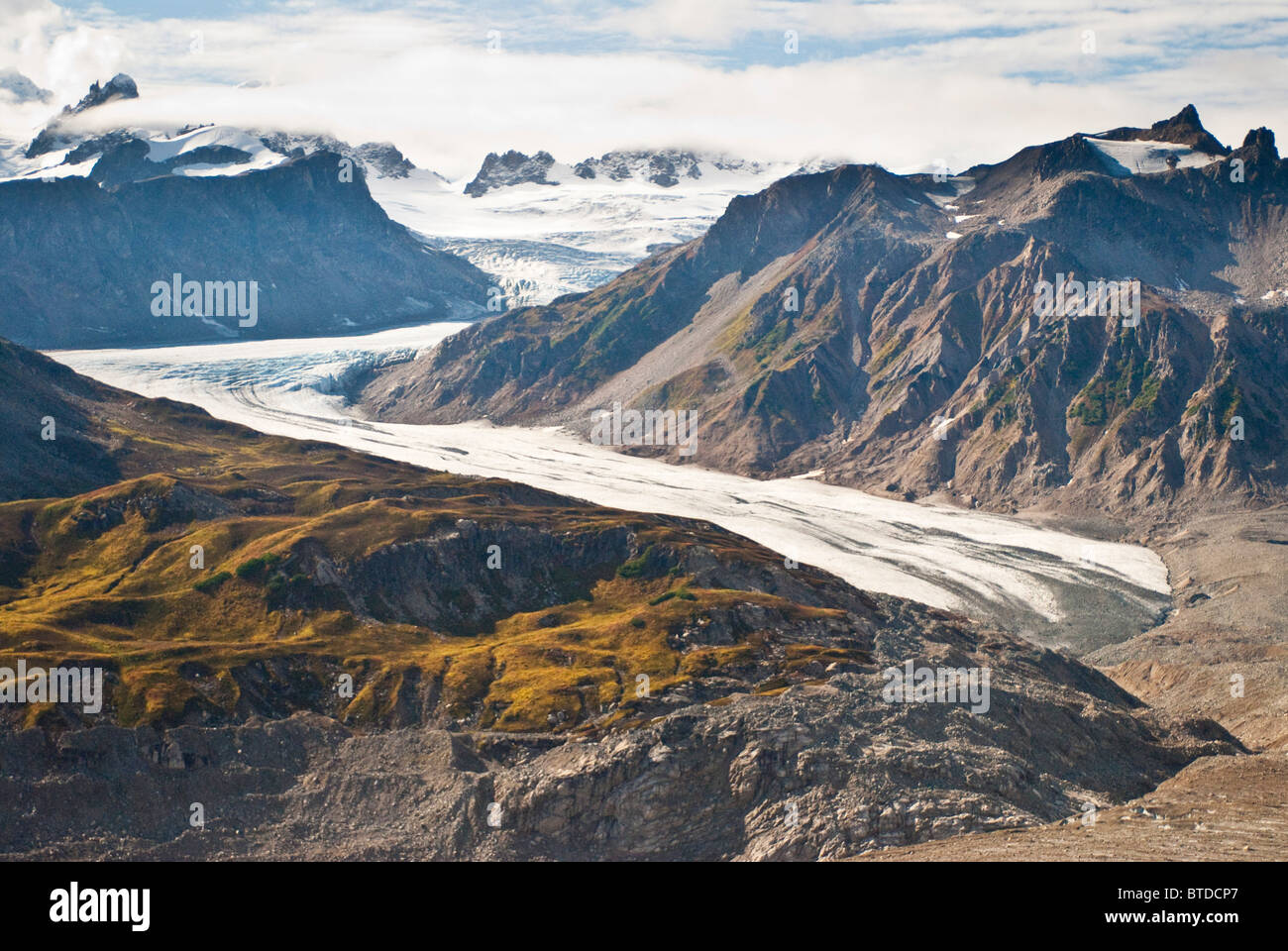 Luftaufnahme des Triumvirats Gletscher im Tordrillo Mountains, Yunan Alaska, Herbst Stockfoto