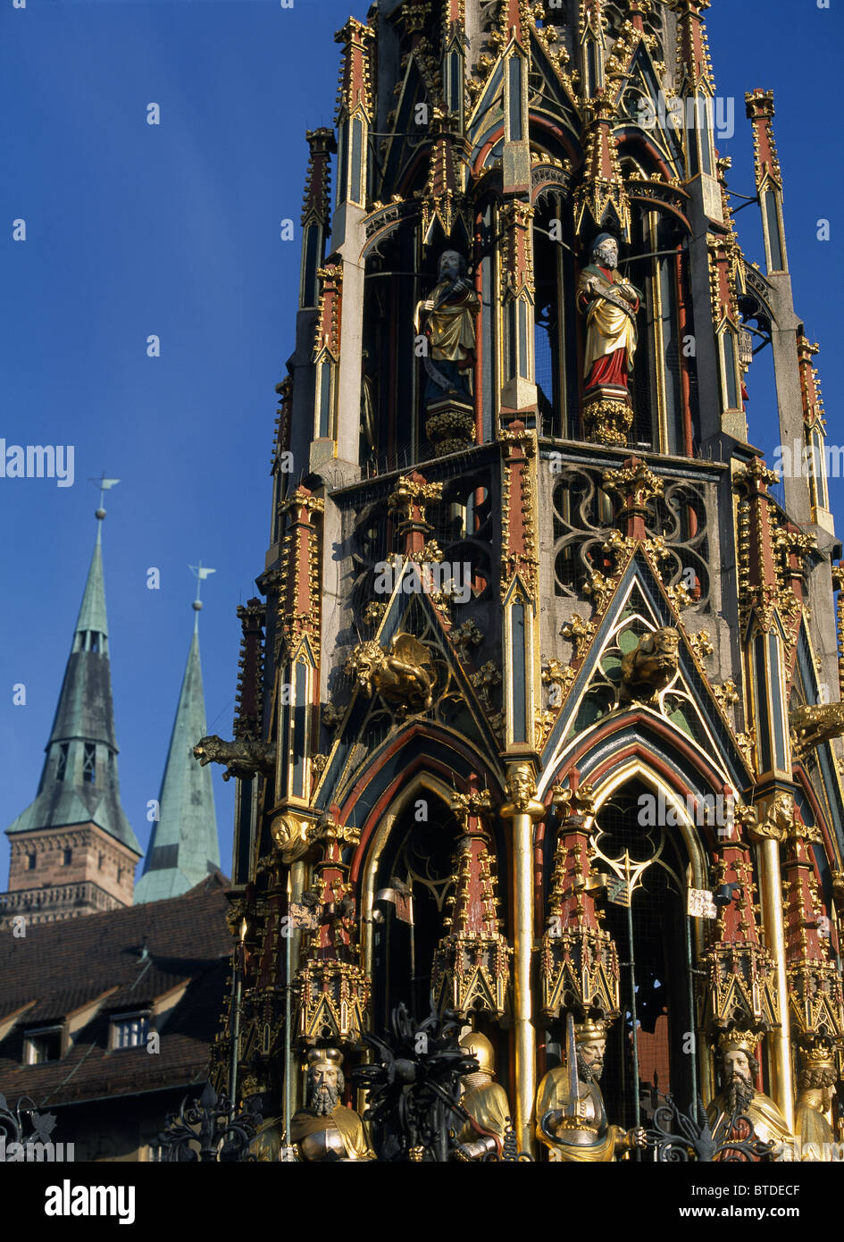 Nürnberg, Kirche & Brunnen Stockfoto