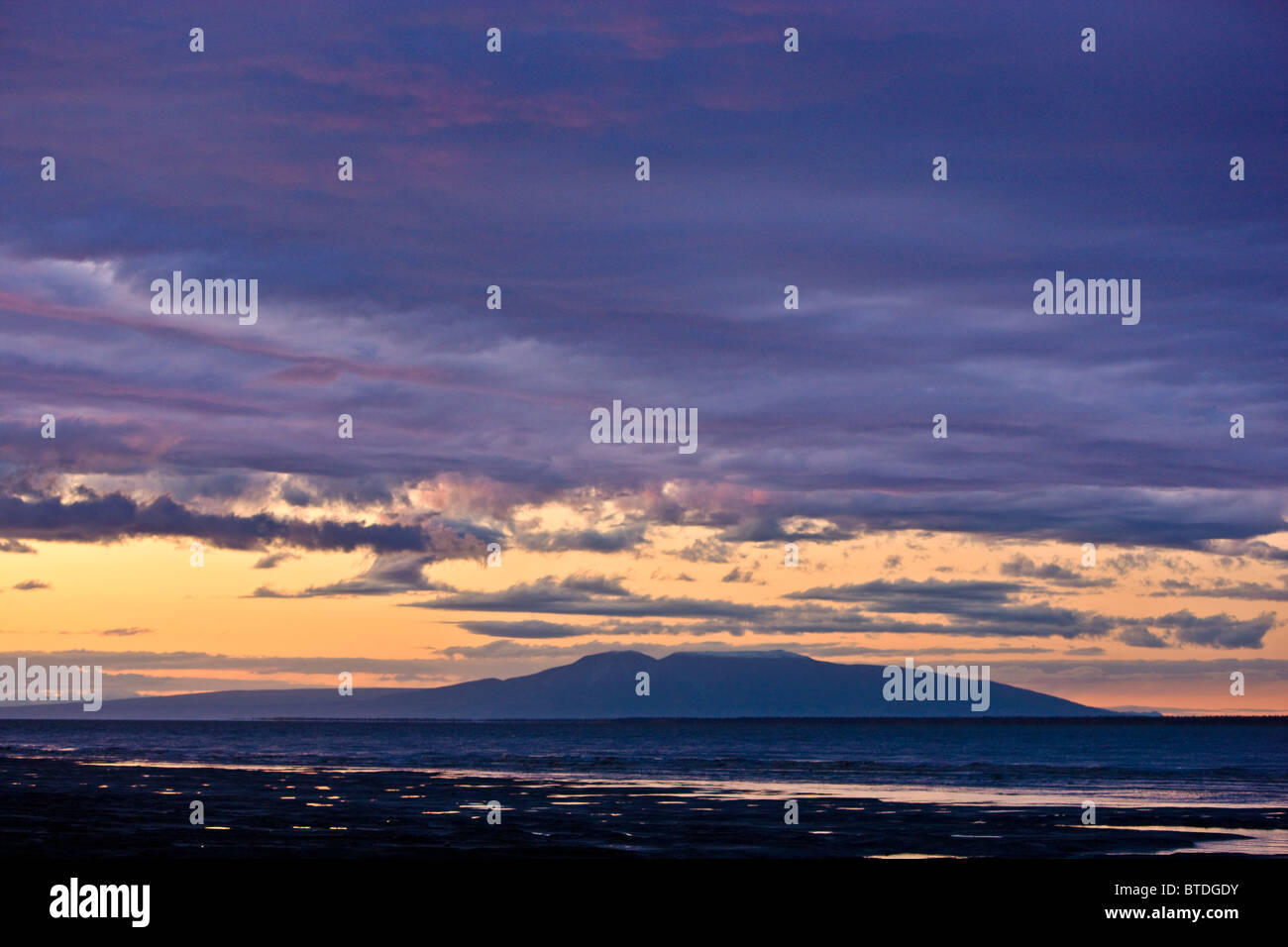 Schönen Blick auf Mount Susitna & Knik Arm bei Sonnenuntergang, Anchorage, Alaska Yunan Stockfoto