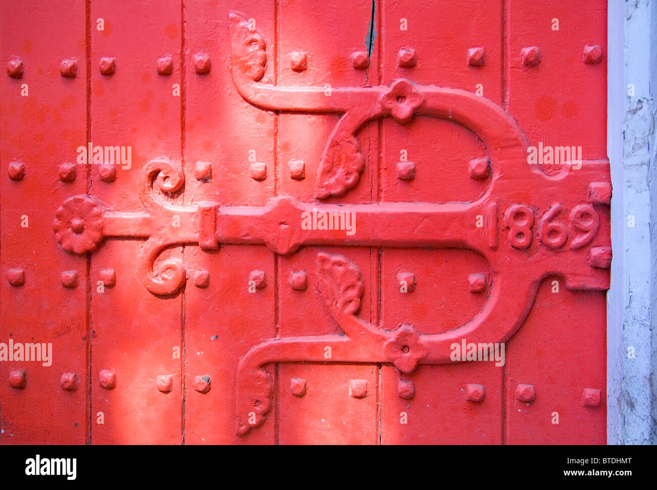 Alte rote Tür in Stadt Hull Stockfoto
