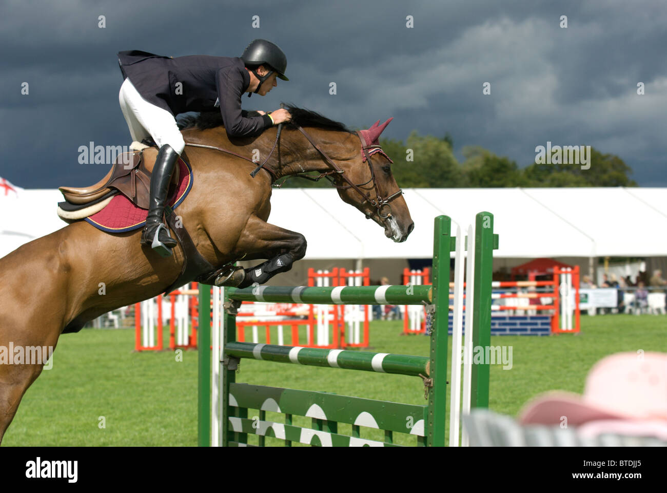 Springreiten bei Edenbridge und Oxted Agrarmesse Lingfield Surrey Stockfoto