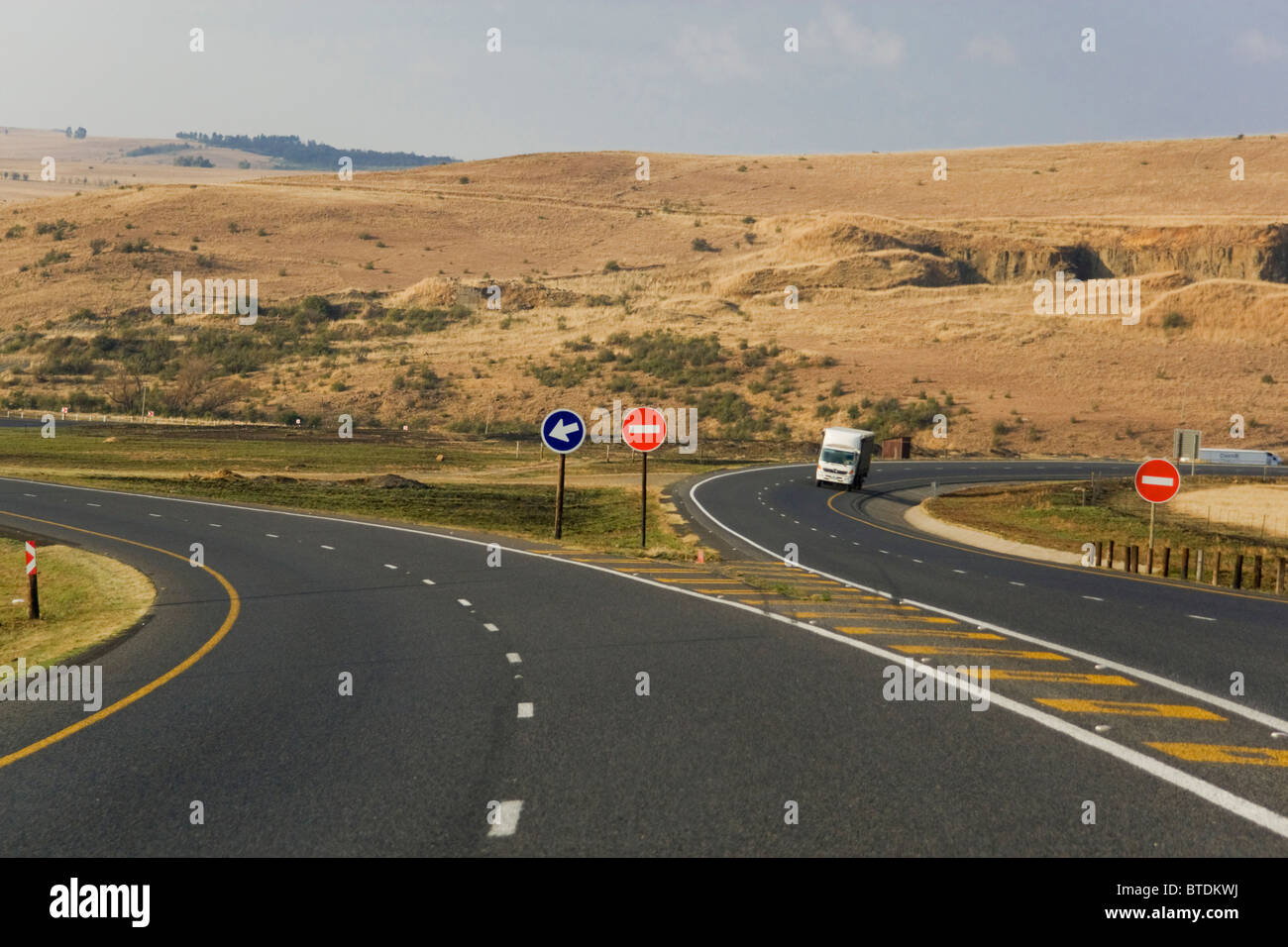 Abschnitt der Autobahn N3, die zwischen Johannesburg und Durban läuft Stockfoto