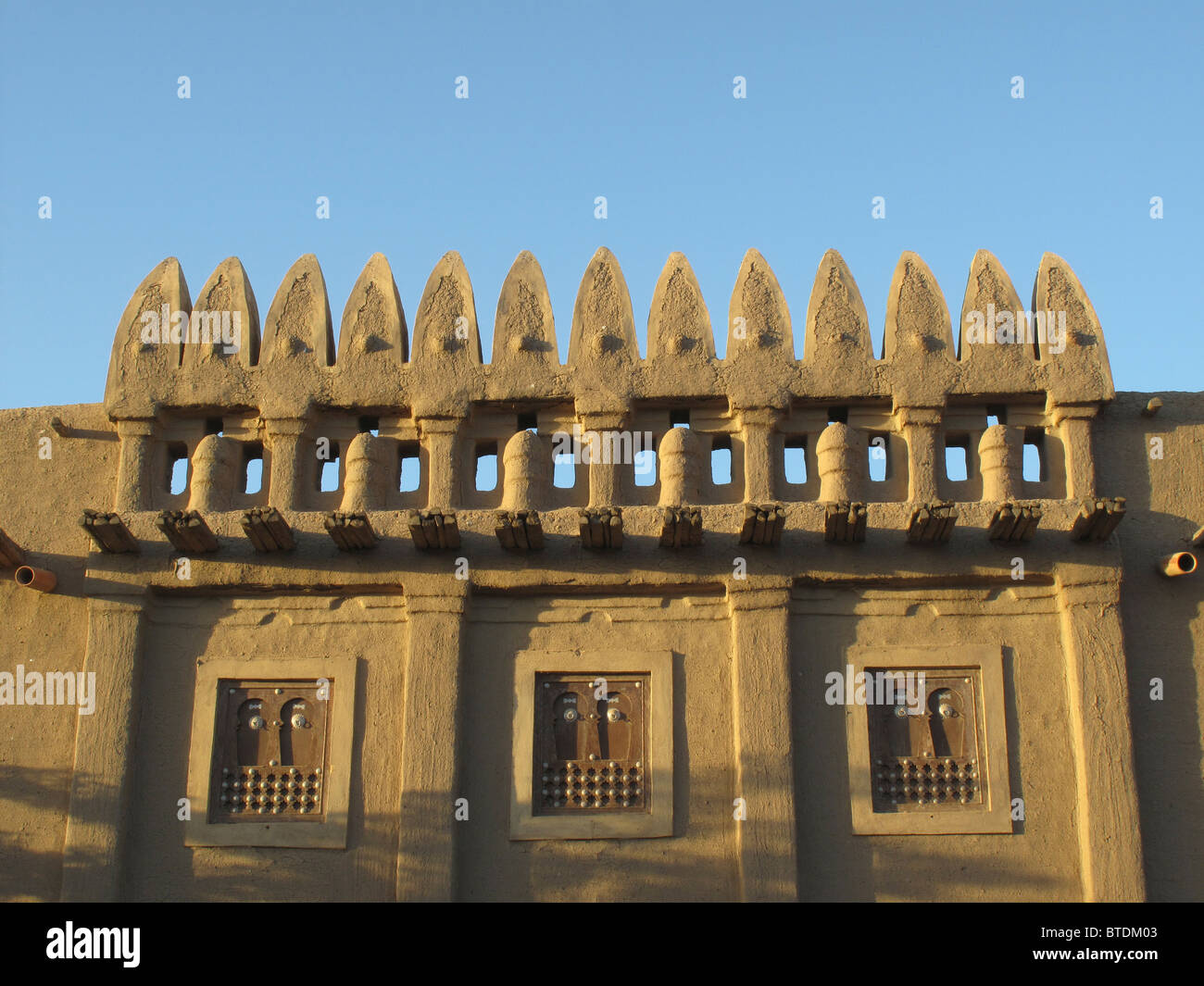 Djenne Moschee zeigt die Back-Design für die Sandsteinmauern Stockfoto