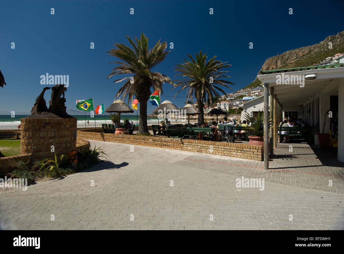 Küche Restaurant in Fish Hoek Nationalflaggen verschiedener Länder anzeigen Stockfoto