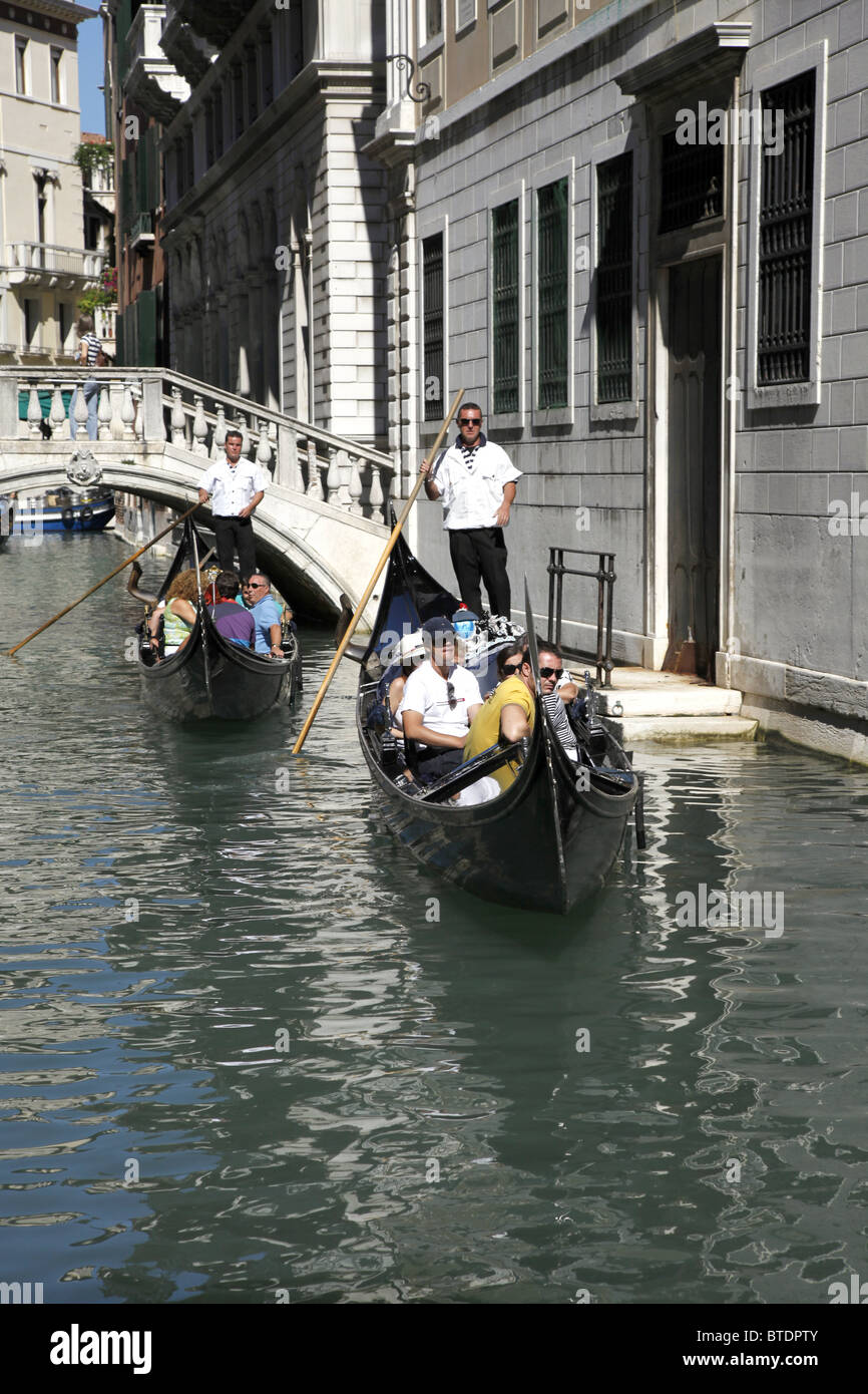 Gondeln GONDOLIERI Kunden Venedig Italien Venedig Italien Venedig Italien 11. September 2010 Stockfoto